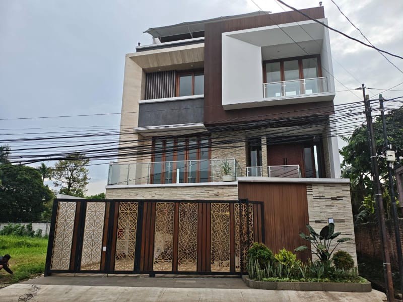  DI JUAL RUMAH LUXURIOS DI JALAN DURIAN JAGAKARSA JAKARTA SELATAN