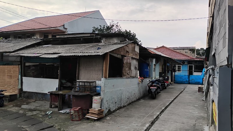 Rumah + 3 Ruko + 5 Kontrakan Lokasi Strategis di Pondok Labu, Cilandak Jakarta Selatan