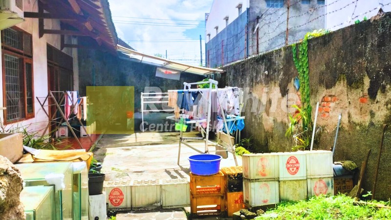 Rumah di Mainroad Lembang