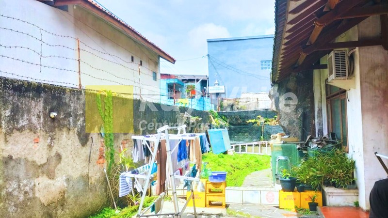 Rumah di Mainroad Lembang