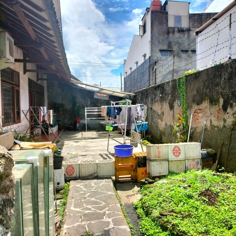 Rumah di Mainroad Lembang