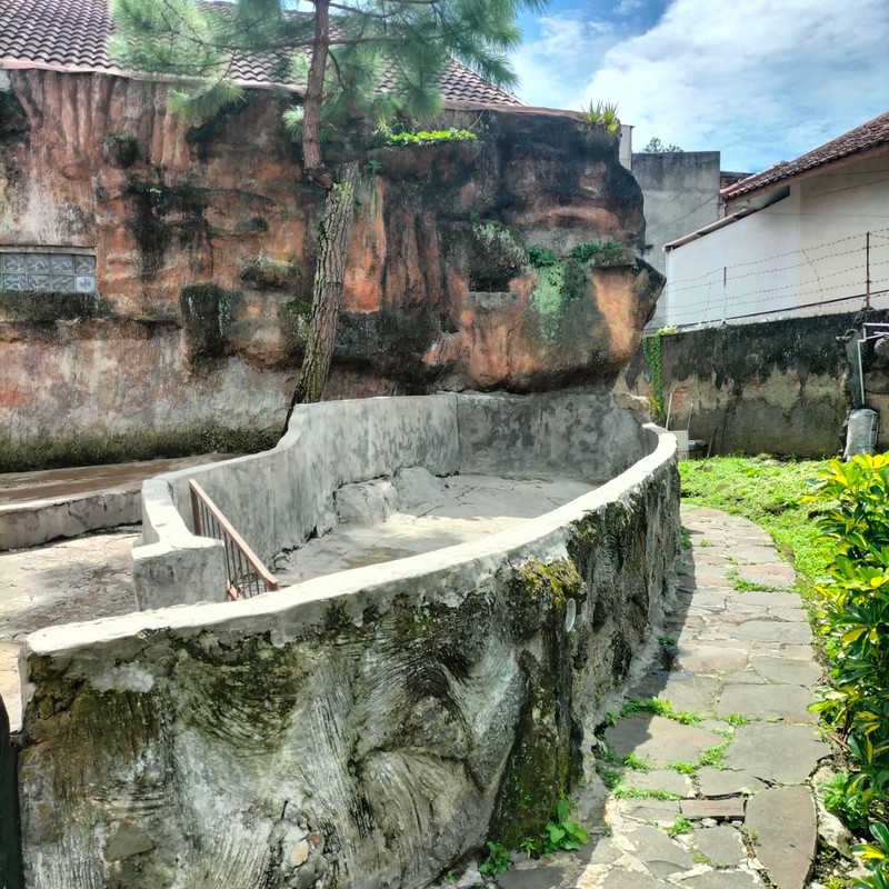 Rumah di Mainroad Lembang