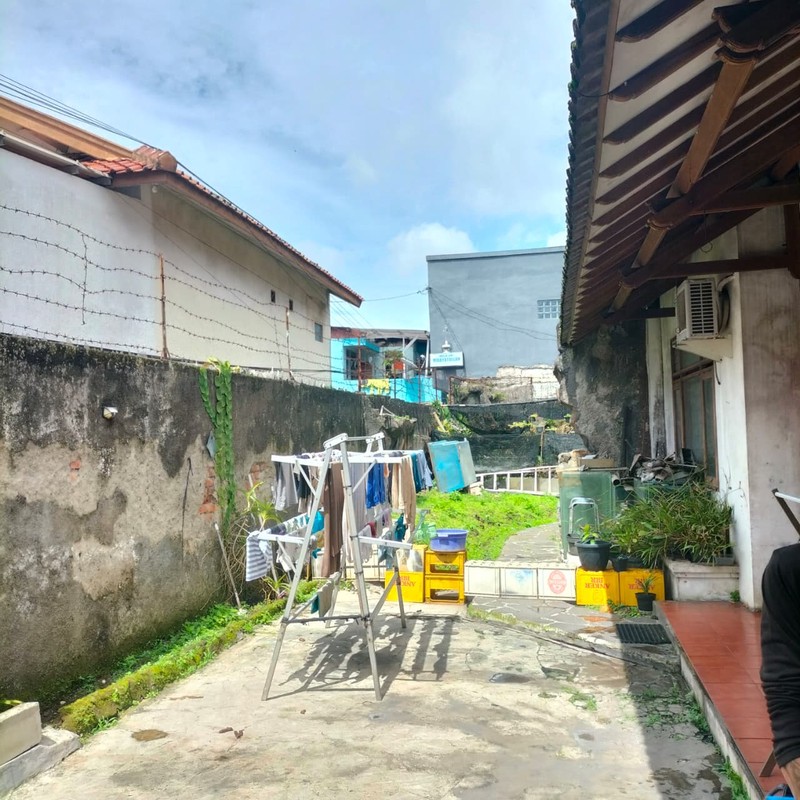 Rumah di Mainroad Lembang