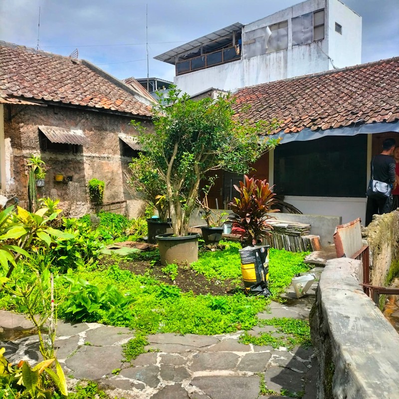 Rumah di Mainroad Lembang