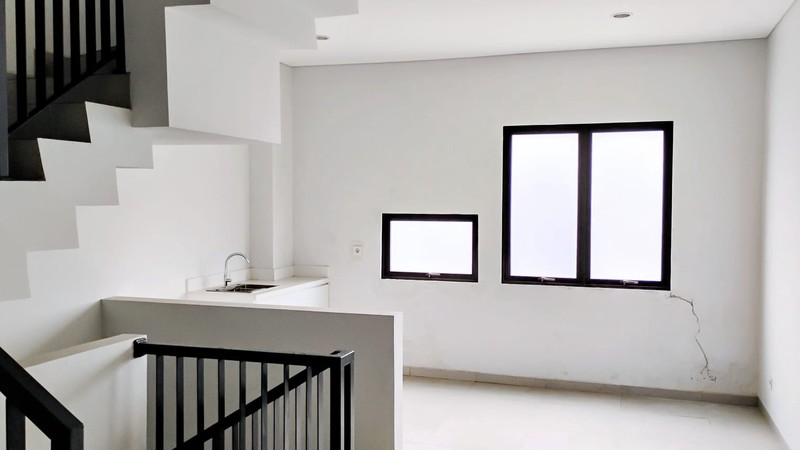 DI JUAL Ruko 3 Lantai + Roof Top Lokasi Strategis Di Pisangan, Ciputat Timur Tangerang Selatan