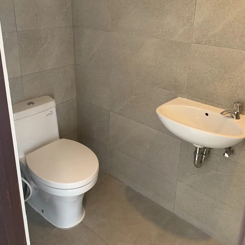 DI JUAL Ruko 3 Lantai + Roof Top Lokasi Strategis Di Pisangan, Ciputat Timur Tangerang Selatan