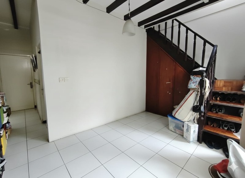  DI JUAL RUMAH HITUNG TANAH LOKASI STRATEGIS DI PINANG EMAS KAWASAN PONDOK INDAH JAKARTA SELATAN