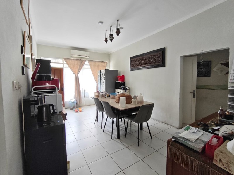  DI JUAL RUMAH HITUNG TANAH LOKASI STRATEGIS DI PINANG EMAS KAWASAN PONDOK INDAH JAKARTA SELATAN