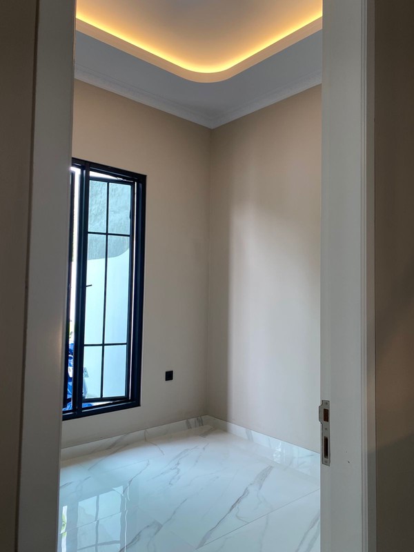 Rumah Modern Klasik 2 Lantai di Jagakarsa Brand New Dekat ke Tol