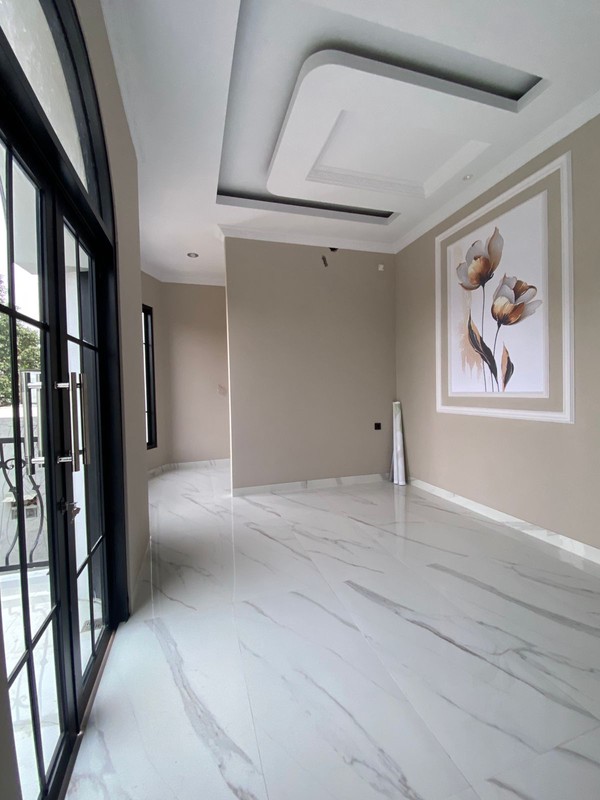 Rumah Modern Klasik 2 Lantai di Jagakarsa Brand New Dekat ke Tol