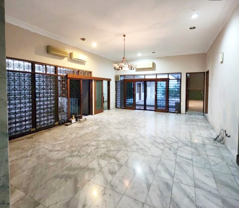 Rumah di Kertajaya Indah Surabaya Timur, Lokasi Strategis, Row Jalan Lebar