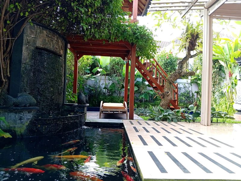 The Ultimate Family Retreat: Homey 6 Bedroom Freehold Villa Near Saba Beach!