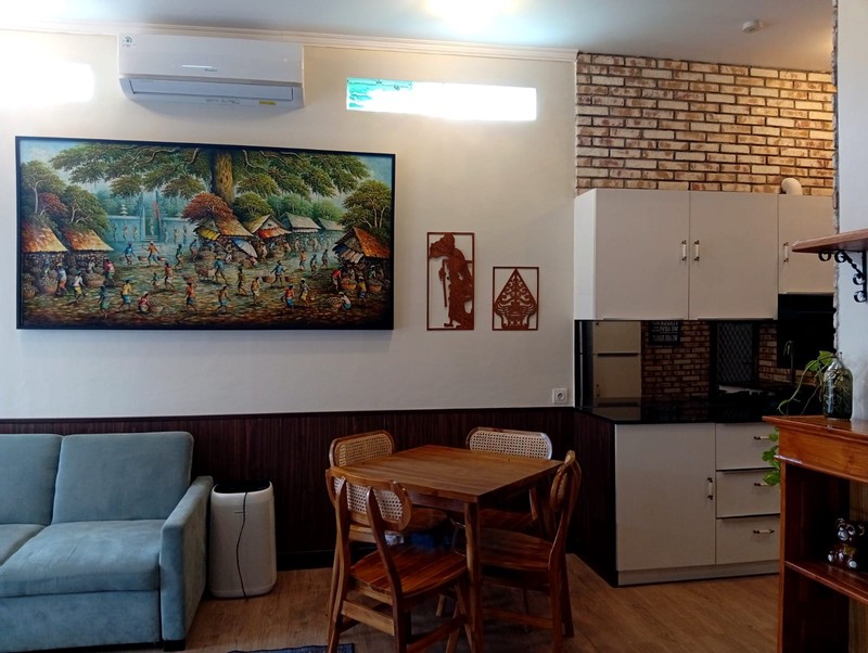 The Ultimate Family Retreat: Homey 6 Bedroom Freehold Villa Near Saba Beach!