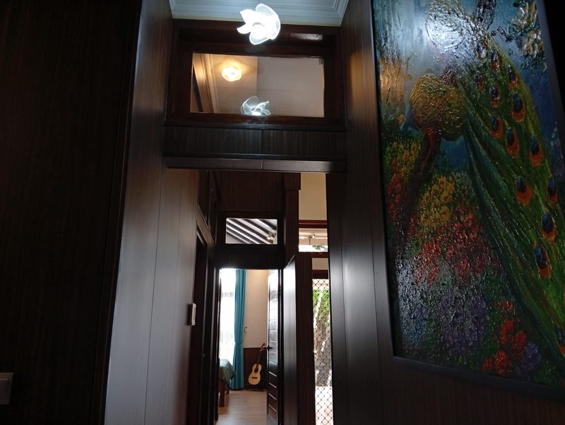 The Ultimate Family Retreat: Homey 6 Bedroom Freehold Villa Near Saba Beach!