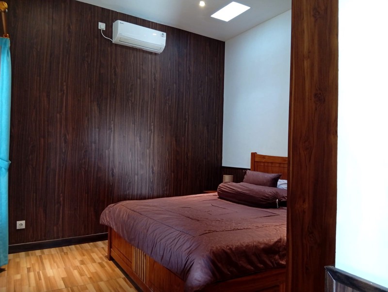 The Ultimate Family Retreat: Homey 6 Bedroom Freehold Villa Near Saba Beach!