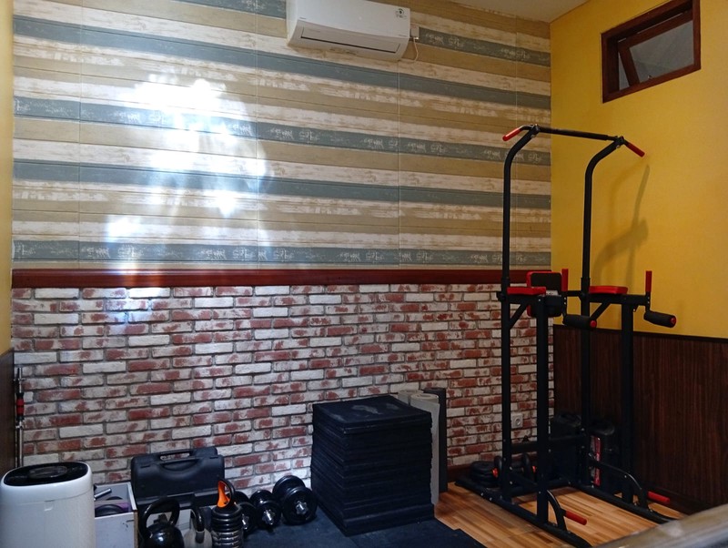 The Ultimate Family Retreat: Homey 6 Bedroom Freehold Villa Near Saba Beach!