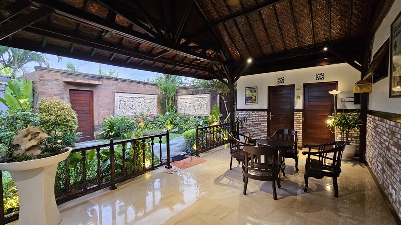 The Ultimate Family Retreat: Homey 6 Bedroom Freehold Villa Near Saba Beach!