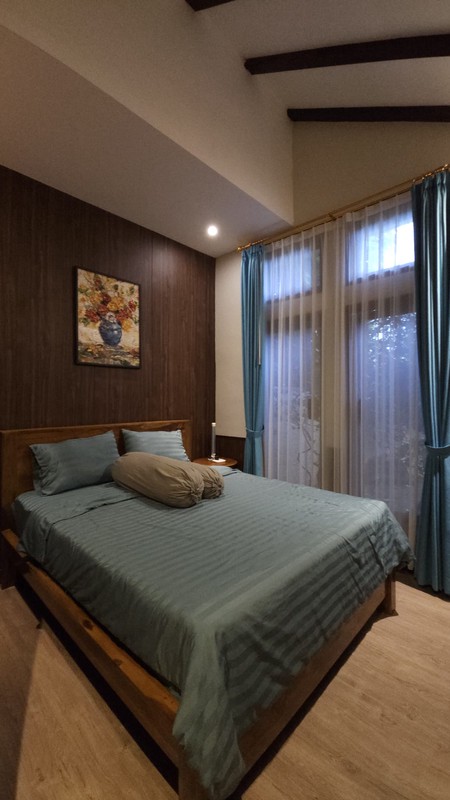 The Ultimate Family Retreat: Homey 6 Bedroom Freehold Villa Near Saba Beach!