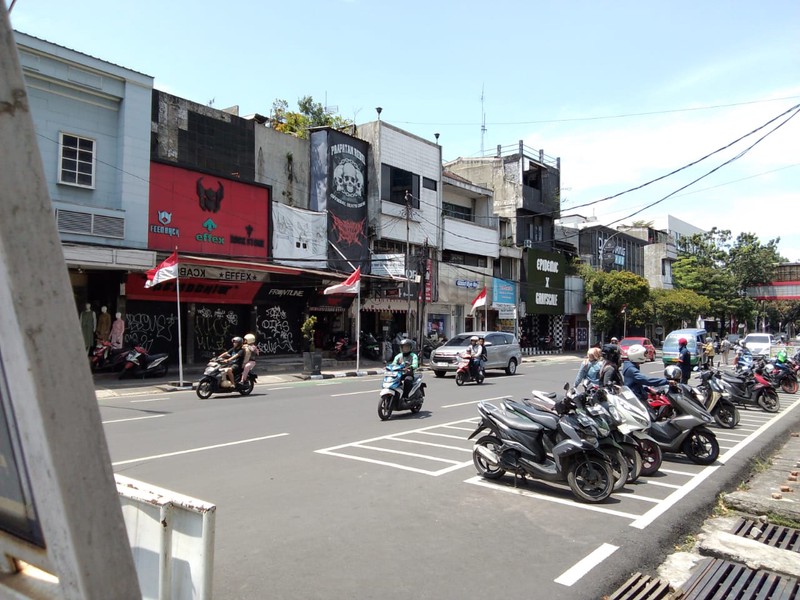 Toko 3.5 Lantai di Pusat Kota Bandung dekat Yogya Kapatihan