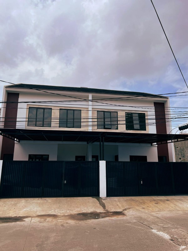 Rumah Bagus Di Jl Danau Limboto Raya, Perum Bumi Karawaci Baru Tangerang