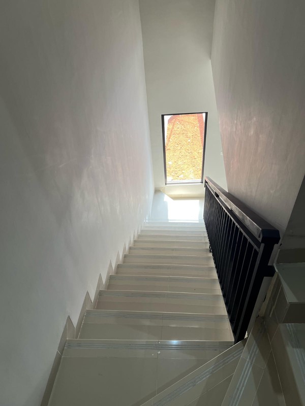 Rumah Bagus Di Jl Danau Limboto Raya, Perum Bumi Karawaci Baru Tangerang