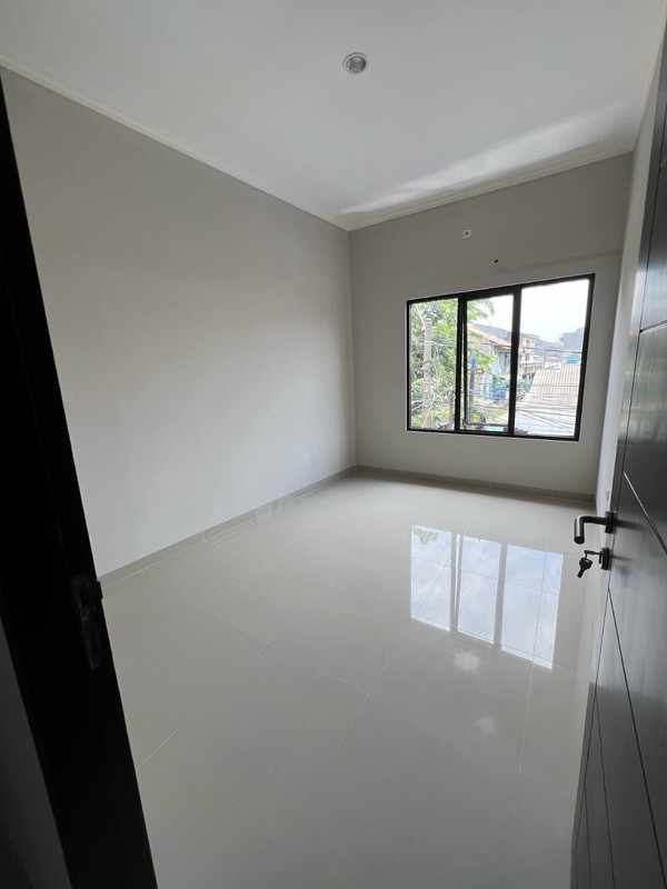 Rumah Bagus Di Jl Danau Limboto Raya, Perum Bumi Karawaci Baru Tangerang