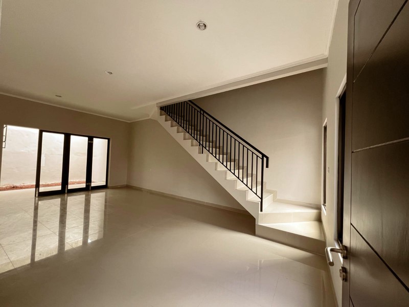 Rumah Bagus Di Jl Danau Limboto Raya, Perum Bumi Karawaci Baru Tangerang