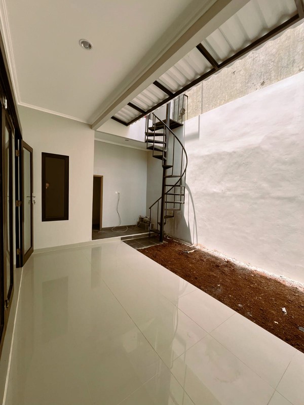 Rumah Bagus Di Jl Danau Limboto Raya, Perum Bumi Karawaci Baru Tangerang