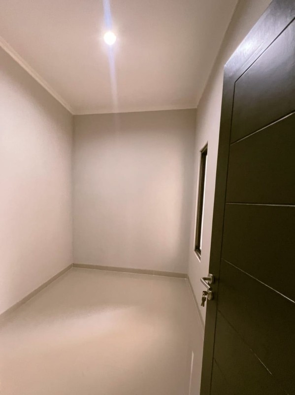 Rumah Bagus Di Jl Danau Limboto Raya, Perum Bumi Karawaci Baru Tangerang