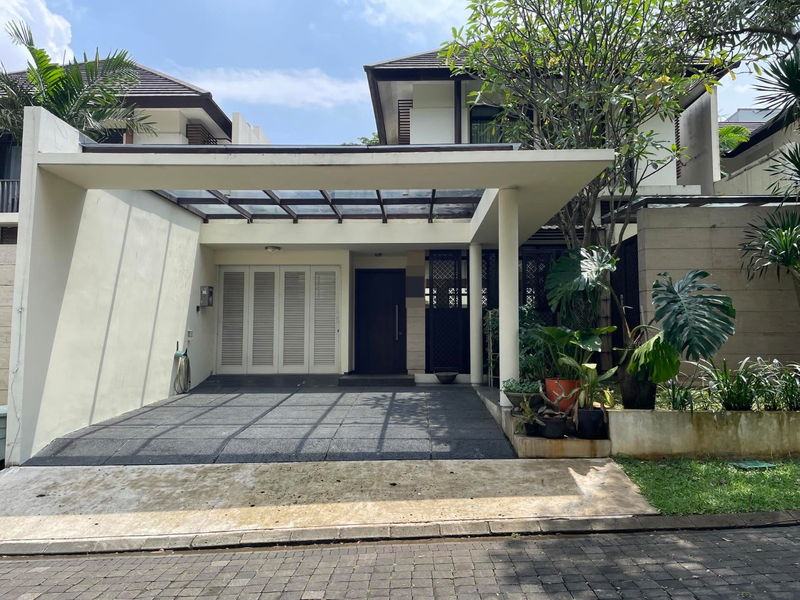 Rumah Mewah Disewakan 440 m² dengan Private Pool di Serenia Hills Jakarta Selatan - Premium & Private Living