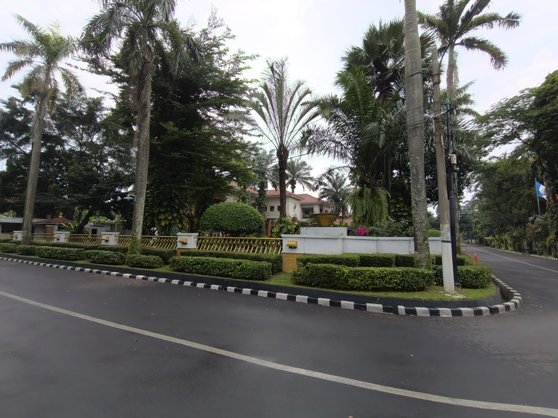 Dijual Rumah Mewah dan Luas di Cikeas