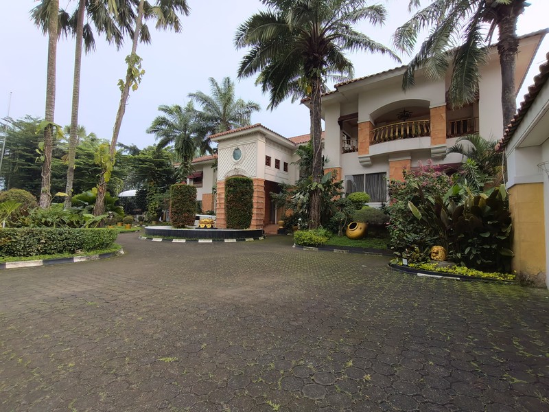 Dijual Rumah Mewah dan Luas di Cikeas