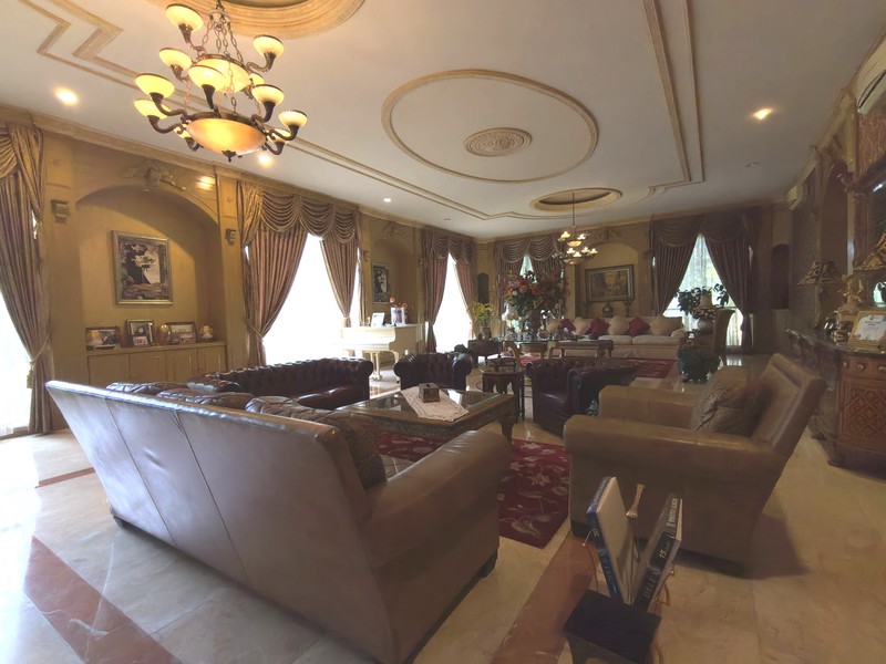 Dijual Rumah Mewah dan Luas di Cikeas