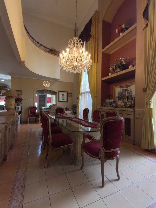 Dijual Rumah Mewah dan Luas di Cikeas