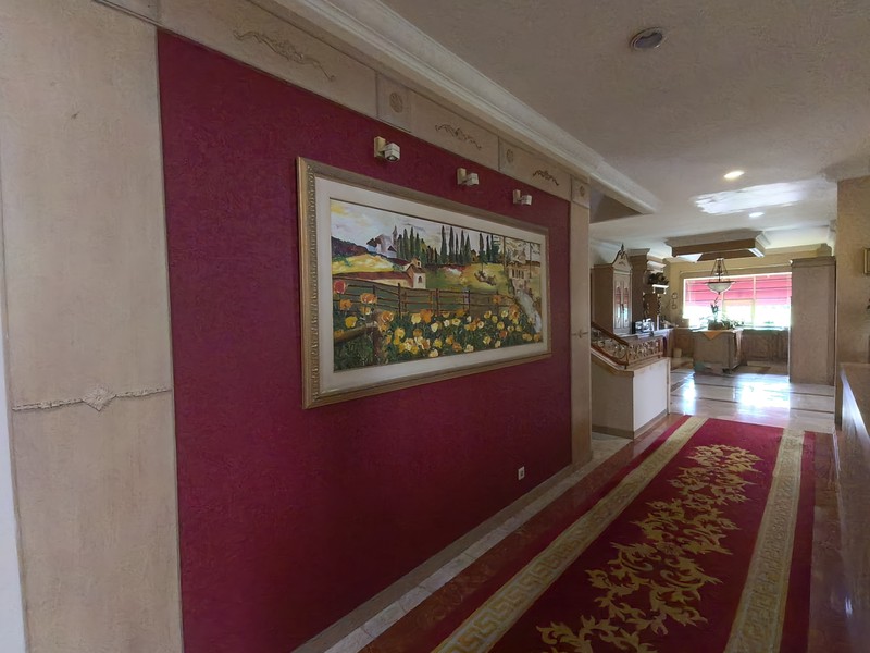 Dijual Rumah Mewah dan Luas di Cikeas