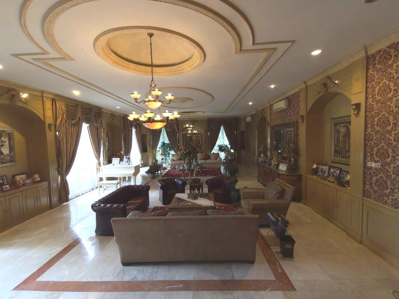 Dijual Rumah Mewah dan Luas di Cikeas