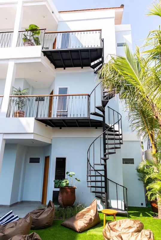 Leasehold - Profitable Turnkey Hostel for Sale in Prime Canggu - 7 Minutes to Batu Bolong Beach, Canggu, Bali