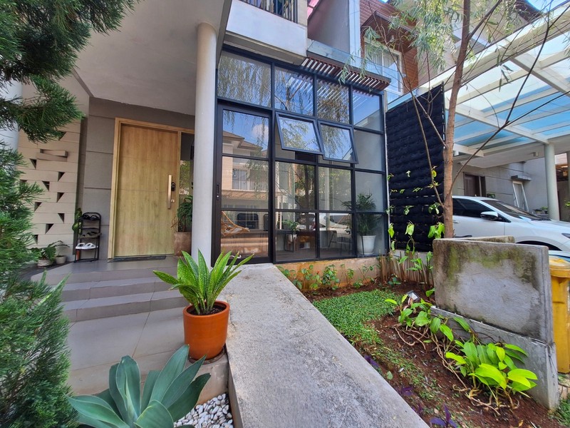 Hunian Unik dan Cantik Dalam Perumahan Lebak Bulus Dengan Private Swimming Pool