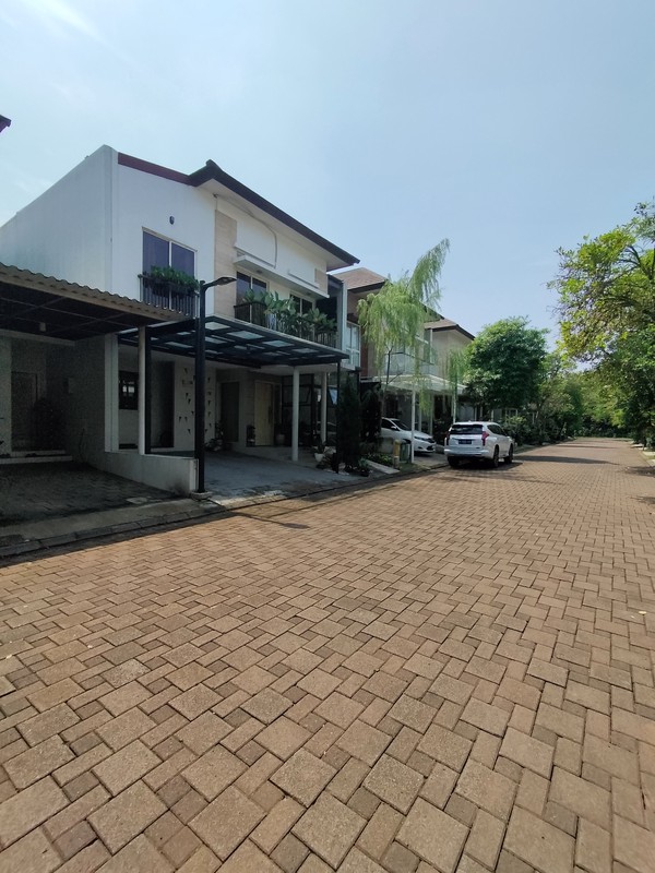 Hunian Unik dan Cantik Dalam Perumahan Lebak Bulus Dengan Private Swimming Pool