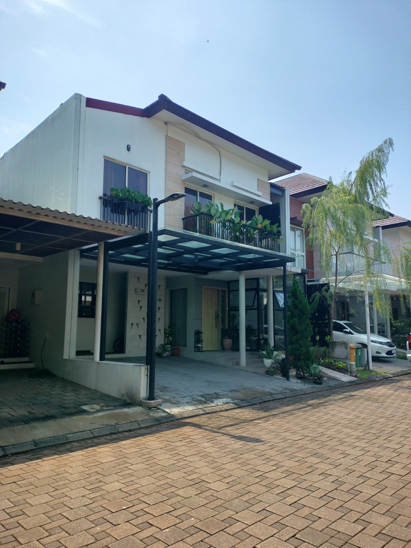 Hunian Unik dan Cantik Dalam Perumahan Lebak Bulus Dengan Private Swimming Pool