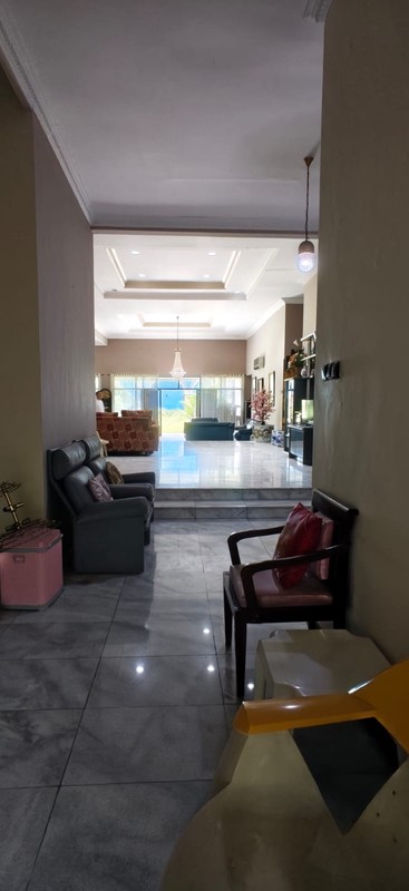 Disewakan 1000 m2 Rumah Raya Kertajaya Indah - Komersial Area Jalan Raya Kembar Surabaya Timur Cocok Buat Segala Usaha Resto, Cafe, Bank, Showroom, Kantor - Bangunan Boleh Dibongkar Total  - Dekat Gal