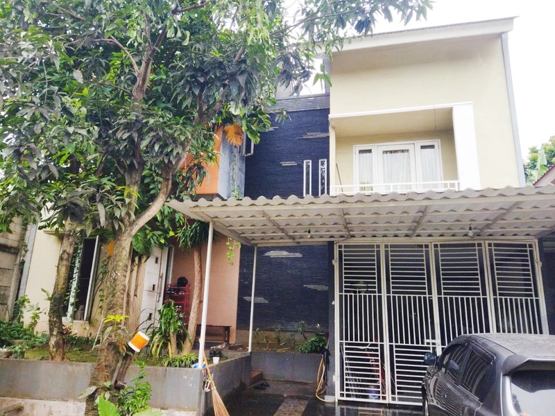 Rumah SHM Bangunan 220 m2 Siap Huni 3+1 KT Althia Park Graha Raya Bintaro