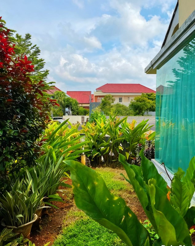 Rumah Hook Cluster di Cirendue dengan Lingkungan yang Asri