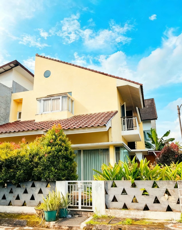 Rumah Hook dalam Cluster Cirendeu - Lokasi Strategis & Asri