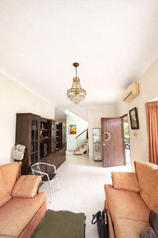 Rumah Hook dalam Cluster Cirendeu - Lokasi Strategis & Asri