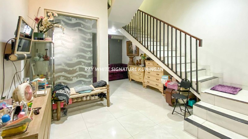 Rumah 3 Lantai Siap Huni Lokasi Strategis di Tebet Barat