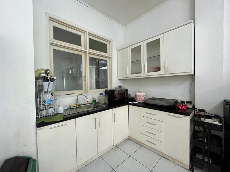 Rumah Berhalaman Super Luas + Private Pool Cocok untuk Kantor di Cinere