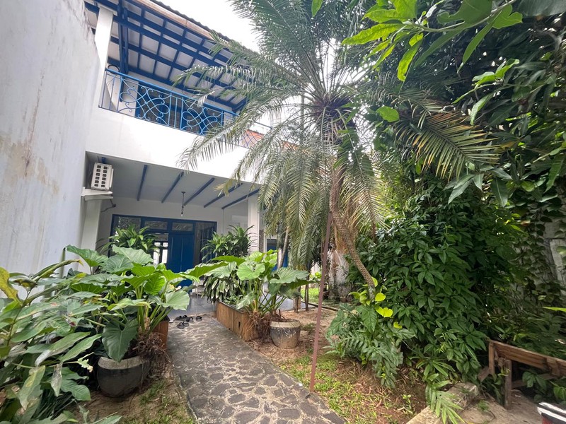 Rumah Berhalaman Super Luas + Private Pool Cocok untuk Kantor di Cinere