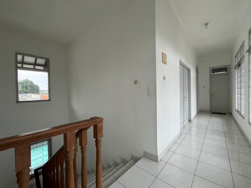 Rumah Berhalaman Super Luas + Private Pool Cocok untuk Kantor di Cinere
