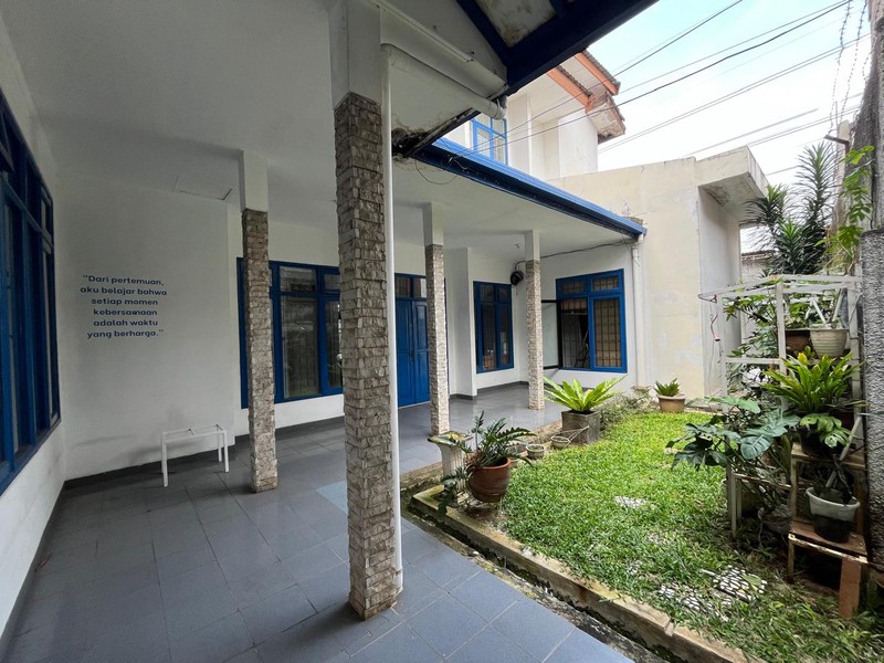 Rumah Berhalaman Super Luas + Private Pool Cocok untuk Kantor di Cinere